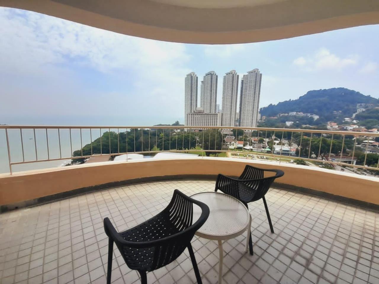 Rainbow Paradise Beachfront Penang Tanjung Bungah  Exterior photo