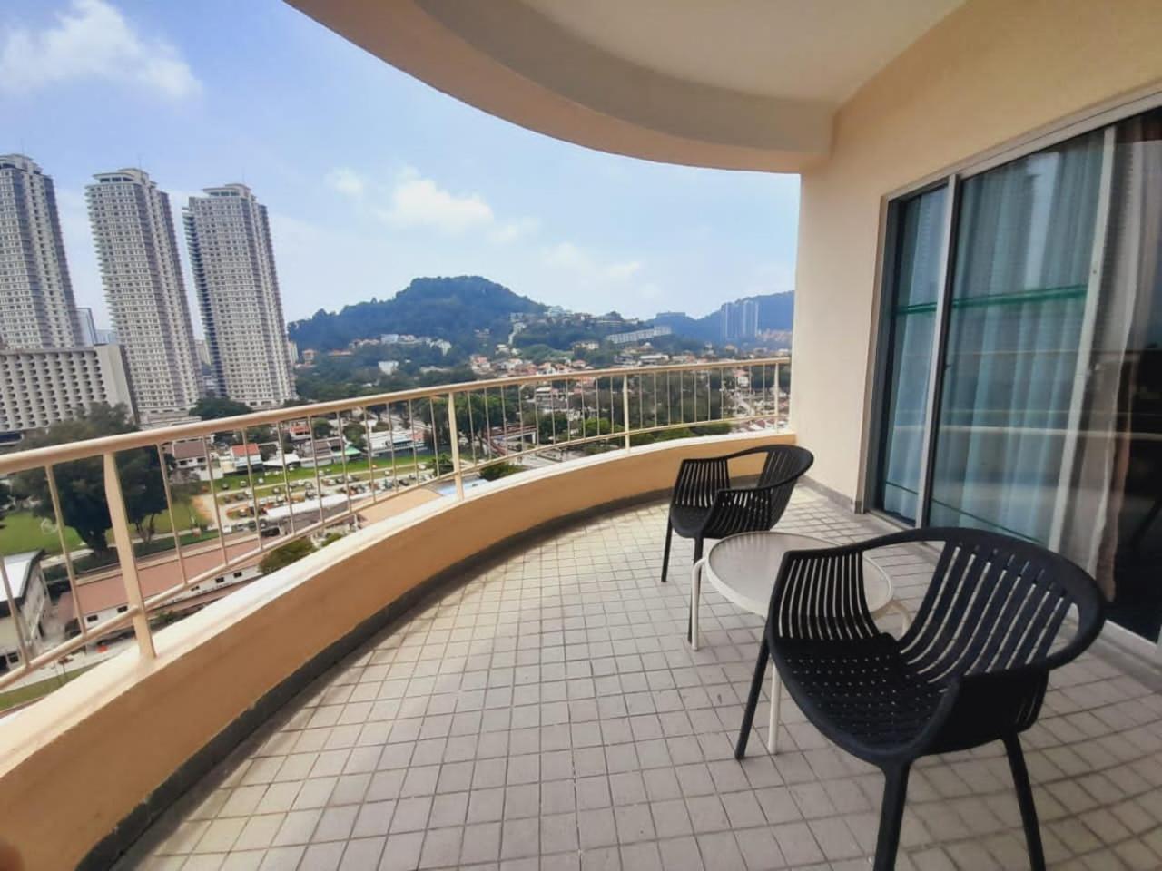 Rainbow Paradise Beachfront Penang Tanjung Bungah  Exterior photo