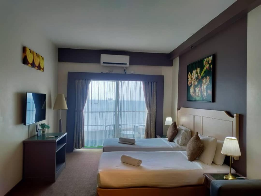 Rainbow Paradise Beachfront Penang Tanjung Bungah  Exterior photo