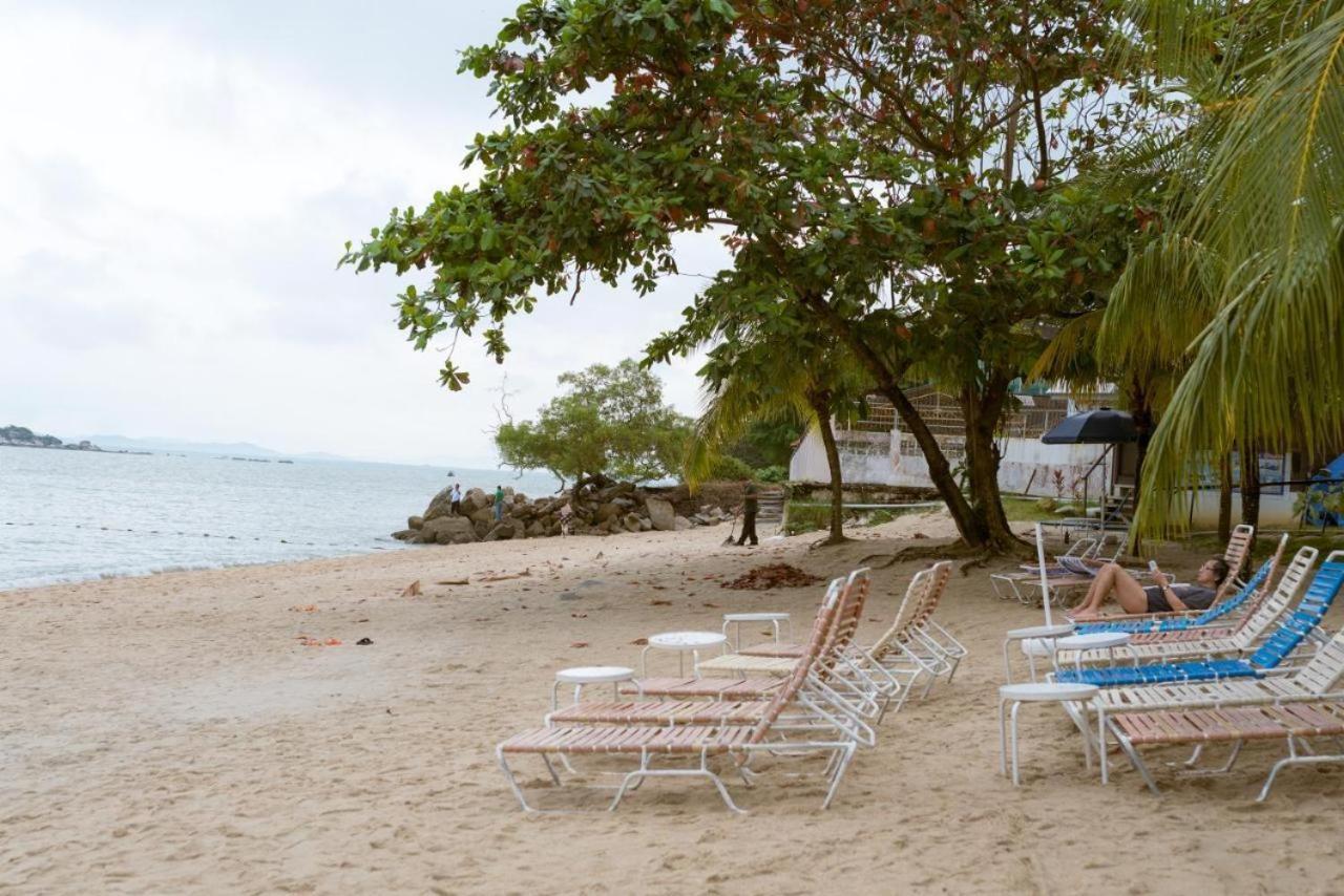 Rainbow Paradise Beachfront Penang Tanjung Bungah  Exterior photo